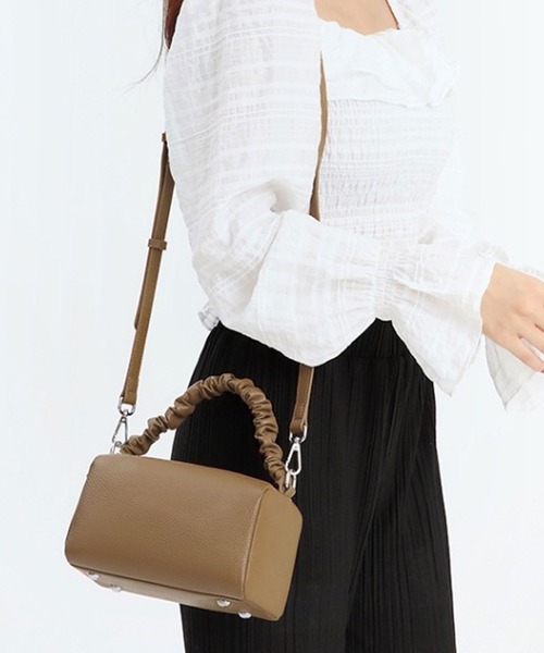 florist(フローリスト)の「【2way】シャーリングスクエアボストンバッグ/ショルダーバッグ(ボストンバッグ・レディース・スモークピンク/オフホワイト/ブラウン/グリーン/ベージュ/グレー/ブラック/レッド・FREE)」の9枚目の写真