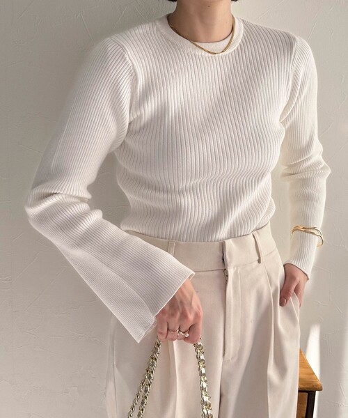 fredy emue(フレディエミュ)の「袖フレアリブニットプルオーバー(ニット/セーター・レディース・グレー/ブラック/オフホワイト/ライム・38)」の3枚目の写真