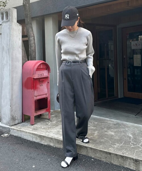 fredy emue(フレディエミュ)の「袖フレアリブニットプルオーバー(ニット/セーター・レディース・グレー/ブラック/オフホワイト/ライム・38)」の14枚目の写真