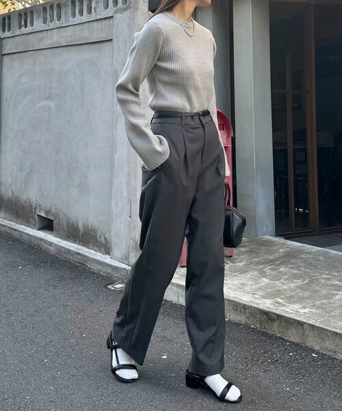 fredy emue(フレディエミュ)の「袖フレアリブニットプルオーバー(ニット/セーター・レディース・グレー/ブラック/オフホワイト/ライム・38)」の16枚目の写真