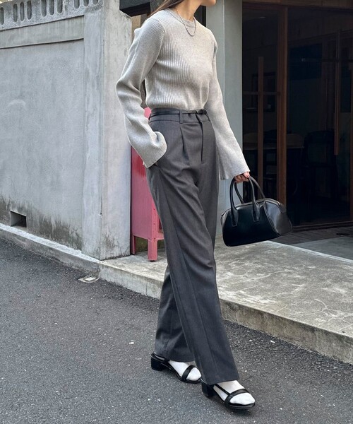 fredy emue(フレディエミュ)の「袖フレアリブニットプルオーバー(ニット/セーター・レディース・グレー/ブラック/オフホワイト/ライム・38)」の17枚目の写真