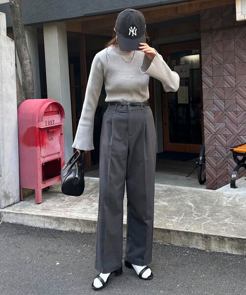 fredy emue(フレディエミュ)の「袖フレアリブニットプルオーバー(ニット/セーター・レディース・グレー/ブラック/オフホワイト/ライム・38)」の18枚目の写真