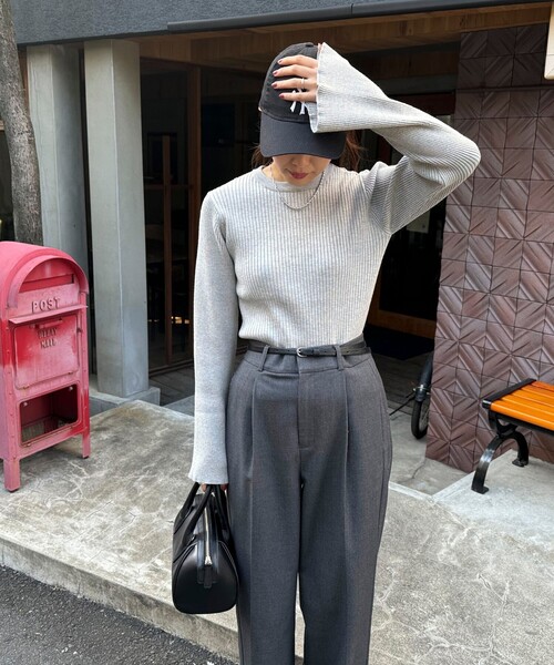 fredy emue(フレディエミュ)の「袖フレアリブニットプルオーバー(ニット/セーター・レディース・グレー/ブラック/オフホワイト/ライム・38)」の19枚目の写真