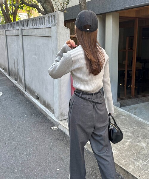 fredy emue(フレディエミュ)の「袖フレアリブニットプルオーバー(ニット/セーター・レディース・グレー/ブラック/オフホワイト/ライム・38)」の21枚目の写真