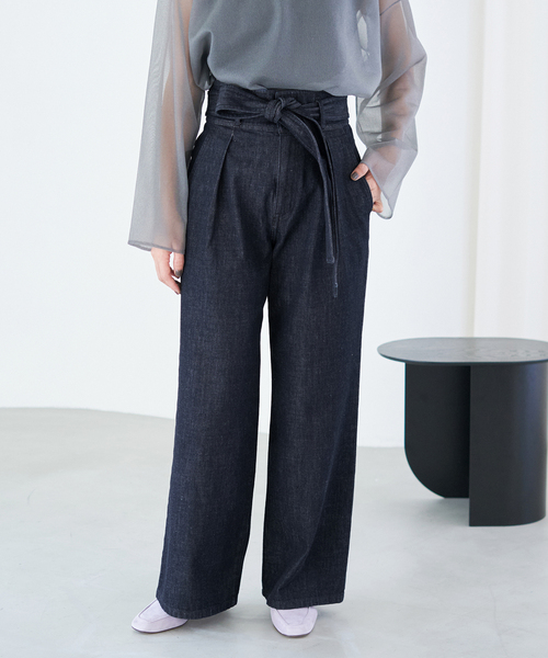 新品　IENA Denimリボンベルテッドパンツ 36サイズ　デニム　ワイド IENA（イエナ）の「Denimリボンベルテッドパンツ（デニムパンツ