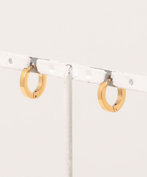 LINFA (リンファ)の「サージカルステンレス シンプルフープピアス(ピアス(両耳用)・レディース・ゴールド/シルバー・S/M)」の3枚目の写真