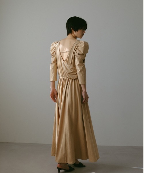 CASA FLINE（カーサフライン）の「バックカシュクールカットソードレス（ワンピース・レディース・ネイビー/ベージュ/カーキ・FREE）」の2枚目の写真