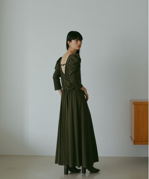 CASA FLINE（カーサフライン）の「バックカシュクールカットソードレス（ワンピース・レディース・ネイビー/ベージュ/カーキ・FREE）」の15枚目の写真