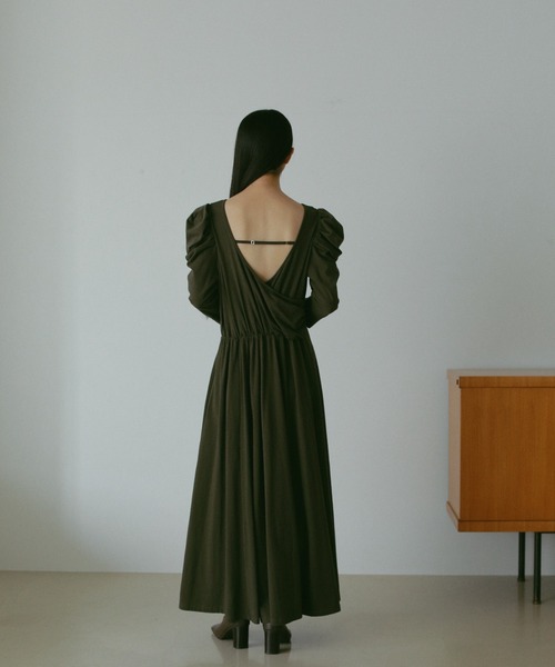 CASA FLINE（カーサフライン）の「バックカシュクールカットソードレス（ワンピース・レディース・ネイビー/ベージュ/カーキ・FREE）」の16枚目の写真