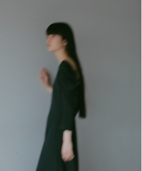 CASA FLINE（カーサフライン）の「バックカシュクールカットソードレス（ワンピース・レディース・ネイビー/ベージュ/カーキ・FREE）」の13枚目の写真