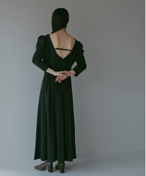 CASA FLINE（カーサフライン）の「バックカシュクールカットソードレス（ワンピース・レディース・ネイビー/ベージュ/カーキ・FREE）」の4枚目の写真