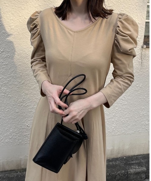 CASA FLINE（カーサフライン）の「バックカシュクールカットソードレス（ワンピース・レディース・ネイビー/ベージュ/カーキ・FREE）」の6枚目の写真