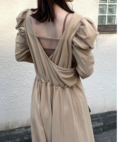 CASA FLINE（カーサフライン）の「バックカシュクールカットソードレス（ワンピース・レディース・ネイビー/ベージュ/カーキ・FREE）」の7枚目の写真