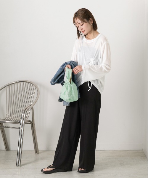 ad thie(アドティエ)の「オーバーサイズ サイドドロストプルオーバー(Tシャツ/カットソー・レディース・オフホワイト/ブラック/パープル/ピンク/グリーン・FREE)」の6枚目の写真