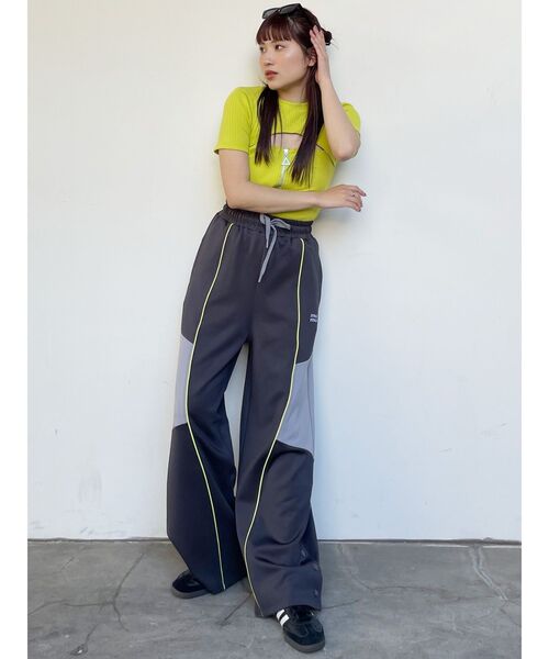 MURUA（ムルーア）の「マルチカラージャージワイドパンツ【トラックパンツ】（その他パンツ・レディース・グレー/ネイビー・FREE）」の12枚目の写真
