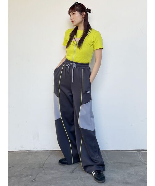 MURUA（ムルーア）の「マルチカラージャージワイドパンツ【トラックパンツ】（その他パンツ・レディース・グレー/ネイビー・FREE）」の13枚目の写真