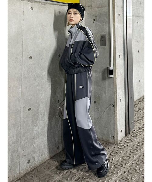 MURUA（ムルーア）の「マルチカラージャージワイドパンツ【トラックパンツ】（その他パンツ・レディース・グレー/ネイビー・FREE）」の21枚目の写真