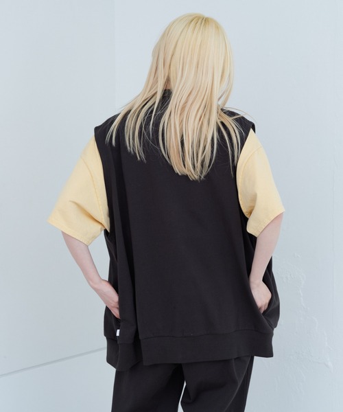 WHIMSIC(ウィムジック)の「【UNISEX/SETUP対応】ヘビーウェイトカットソージップベスト(ベスト・メンズ・チャコールグレー/ブラック・FREE)」の19枚目の写真
