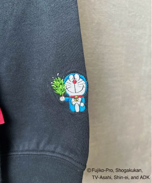 TETERA(テテラ)の「【TETERA×ドラえもん】UNISEX KIDS トトノッターLST / ドラえもん刺繍 フロントプリント トトノッター ロングスリーブ Tシャツ tete22-016,tete22-016-k(Tシャツ/カットソー・キッズ・ブラック/オフホワイト・110/L/XL)」の3枚目の写真