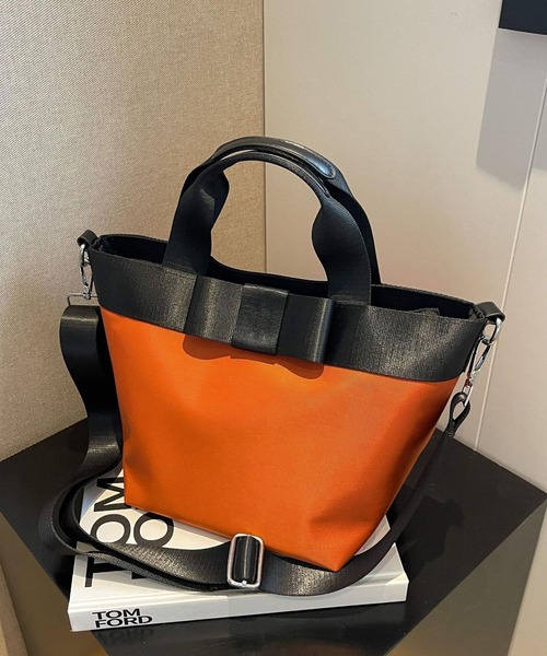 LA VORAGINE(ラ ヴォラジネ)の「2wayリボン付き 3WAY 配色リボンが大人かわいいデイリーハンドバッグ/ショルダーバッグ トートバッグ(トートバッグ・レディース・ベージュ/ブラック/オレンジ・FREE)」の9枚目の写真
