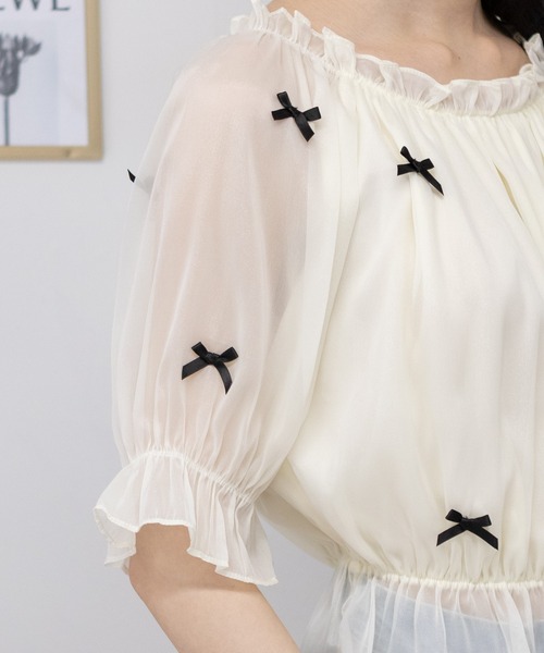 pumpkin port(パンプキンポート)の「シャイニーシアー リボン付き プルオーバー ブラウス(シャツ/ブラウス・レディース・アイボリー/ブラック/グレー・M)」の22枚目の写真