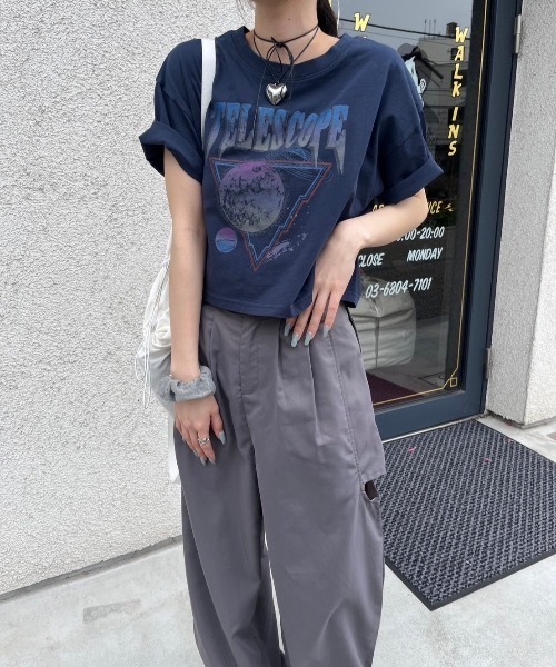 nemne store（ネンネストア）の「【サイズアソート(オーバーサイズ・クロップトサイズ)】ピグメントTシャツ（Tシャツ/カットソー・レディース・ブルー/スミクロ/レッド/ネイビー系1/ネイビー系2/ブラック系その他/ブラック系その他2・LARGE/MEDIUM/SMALL/X-SMALL/X-LARGE）」の6枚目の写真