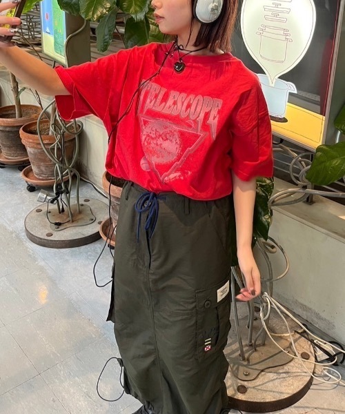 nemne store（ネンネストア）の「【サイズアソート(オーバーサイズ・クロップトサイズ)】ピグメントTシャツ（Tシャツ/カットソー・レディース・ブルー/スミクロ/レッド/ネイビー系1/ネイビー系2/ブラック系その他/ブラック系その他2・LARGE/MEDIUM/SMALL/X-SMALL/X-LARGE）」の2枚目の写真