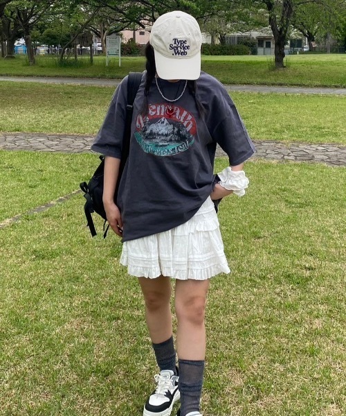 nemne store（ネンネストア）の「【サイズアソート(オーバーサイズ・クロップトサイズ)】ピグメントTシャツ（Tシャツ/カットソー・レディース・ブルー/スミクロ/レッド/ネイビー系1/ネイビー系2/ブラック系その他/ブラック系その他2・LARGE/MEDIUM/SMALL/X-SMALL/X-LARGE）」の4枚目の写真