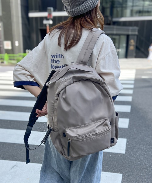 ikka(イッカ)の「【撥水】ナイロン8ポケットリュック(バックパック/リュック・レディース・ブラック/グレー/ベージュ・FREE)」の3枚目の写真