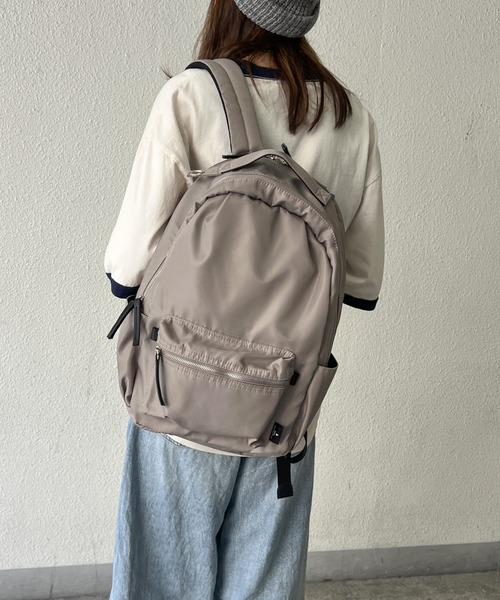 ikka(イッカ)の「【撥水】ナイロン8ポケットリュック(バックパック/リュック・レディース・ブラック/グレー/ベージュ・FREE)」の11枚目の写真