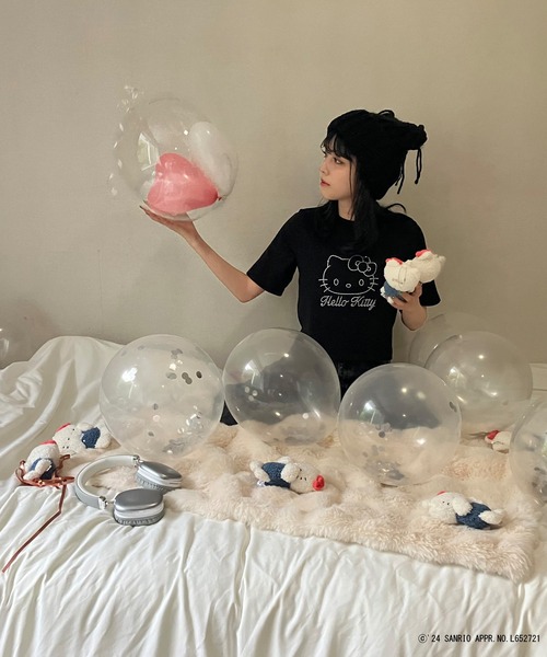 AS KNOW AS plus（アズノゥアズプラス）の「◎50th ハローキティ コラボレーションＴシャツ（Tシャツ/カットソー・レディース・オフホワイト/サックスブルー/ブラック/ピンク・FREE）」の8枚目の写真