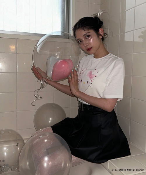 AS KNOW AS plus（アズノゥアズプラス）の「◎50th ハローキティ コラボレーションＴシャツ（Tシャツ/カットソー・レディース・オフホワイト/サックスブルー/ブラック/ピンク・FREE）」の6枚目の写真