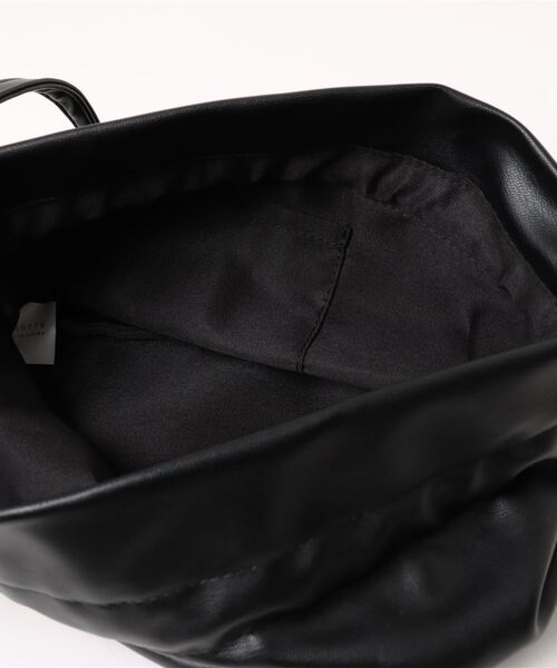 M.deux（エムドゥ）の「ミニ巾着ショルダー（ハンドバッグ・レディース・ブラック/グレイッシュベージュ・MEDIUM）」の3枚目の写真