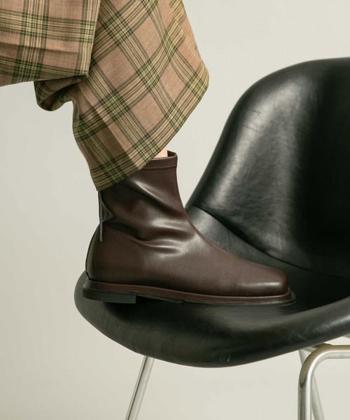 KBF（ケイビーエフ）の「スクエアトゥフラットブーツ（ブーツ・レディース・ダークブラウン/ブラック・38/36/37）」の12枚目の写真