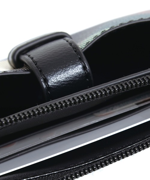 Arnold Palmer（アーノルドパーマー）の「バイアスチェック スマホショルダーバッグ（ショルダーバッグ・レディース・ブラック/ベージュ・F）」の6枚目の写真