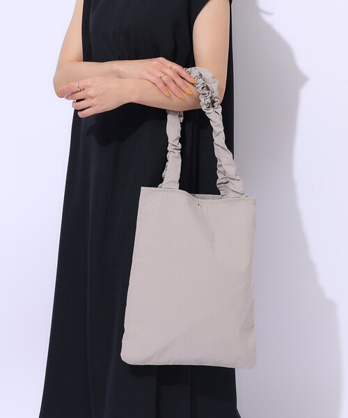 SHOO・LA・RUE（シューラルー）の「◆【A4】シャーリングハンドルサブバッグ（トートバッグ・レディース・ブラック/グレー/イエロー/ライトパープル/ブルー/レッド系1・00）」の21枚目の写真