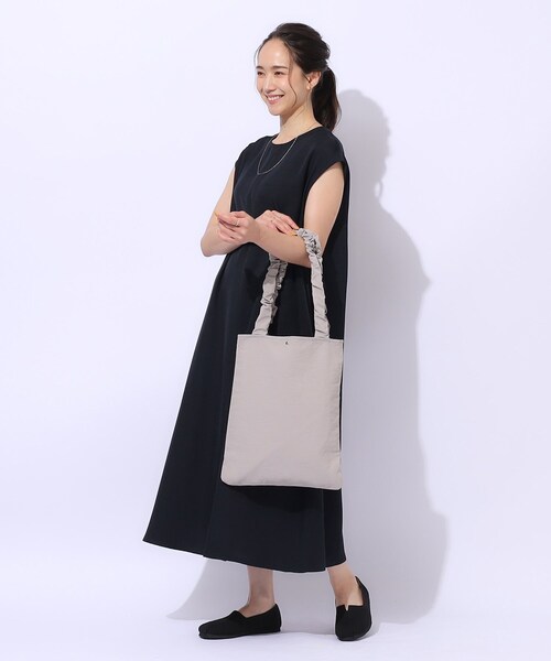 SHOO・LA・RUE（シューラルー）の「◆【A4】シャーリングハンドルサブバッグ（トートバッグ・レディース・ブラック/グレー/イエロー/ライトパープル/ブルー/レッド系1・00）」の22枚目の写真