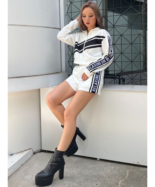 GYDA（ジェイダ）の「【SETUP着用可】RELAXING ON MY OWNロゴラインジャケット（ブルゾン・レディース・オフホワイト/ブラック・FREE）」の13枚目の写真