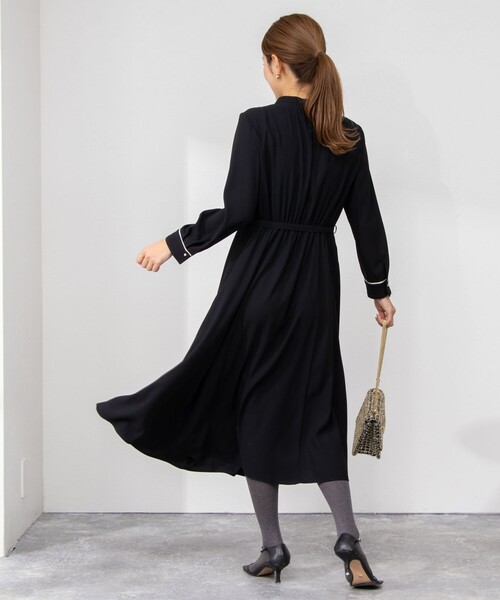 NOLLEY’S Sophi(ノーリーズソフィ)の「ウォッシャブル配色パイピングベルト付ワンピース(ワンピース・レディース・カーキ/ブラック・36/38)」の3枚目の写真