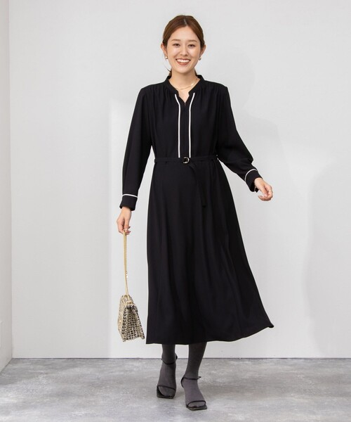 NOLLEY’S Sophi(ノーリーズソフィ)の「ウォッシャブル配色パイピングベルト付ワンピース(ワンピース・レディース・カーキ/ブラック・36/38)」の4枚目の写真
