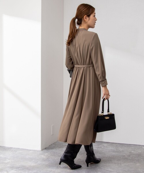 NOLLEY’S Sophi(ノーリーズソフィ)の「ウォッシャブル配色パイピングベルト付ワンピース(ワンピース・レディース・カーキ/ブラック・36/38)」の10枚目の写真