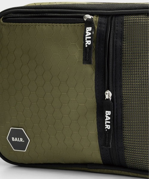 BALR.（ボーラー）の「BALR. HEXAGON SHOULDER BAG（ショルダーバッグ・メンズ・ブラック/カーキ・FREE）」の5枚目の写真