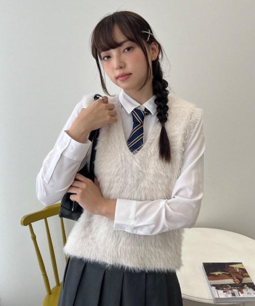 Birthday room（バースデイルーム）の「フェザーヤーンニットベスト / shaggy knit vest（ベスト・レディース・チャコールグレー/アイボリー・FREE）」の3枚目の写真