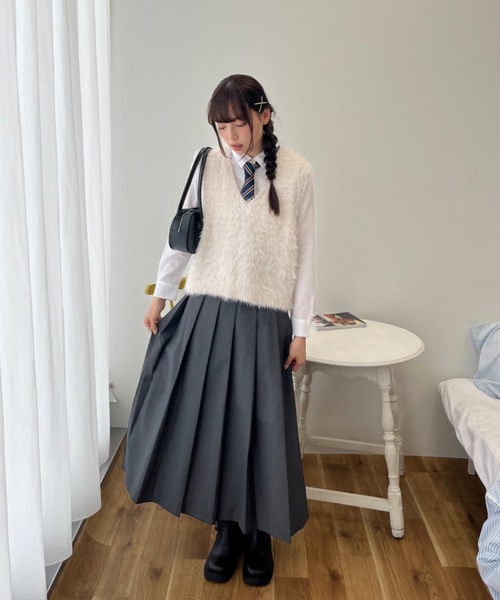 Birthday room（バースデイルーム）の「フェザーヤーンニットベスト / shaggy knit vest（ベスト・レディース・チャコールグレー/アイボリー・FREE）」の4枚目の写真