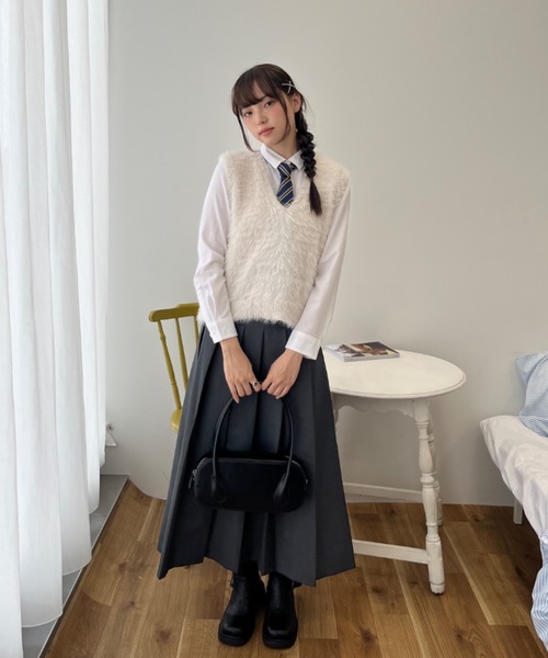 Birthday room（バースデイルーム）の「フェザーヤーンニットベスト / shaggy knit vest（ベスト・レディース・チャコールグレー/アイボリー・FREE）」の5枚目の写真