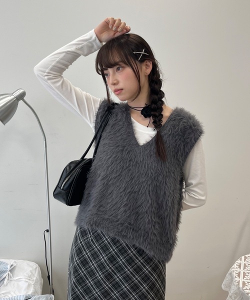 Birthday room（バースデイルーム）の「フェザーヤーンニットベスト / shaggy knit vest（ベスト・レディース・チャコールグレー/アイボリー・FREE）」の12枚目の写真