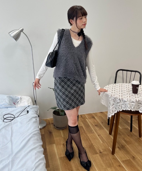 Birthday room（バースデイルーム）の「フェザーヤーンニットベスト / shaggy knit vest（ベスト・レディース・チャコールグレー/アイボリー・FREE）」の13枚目の写真