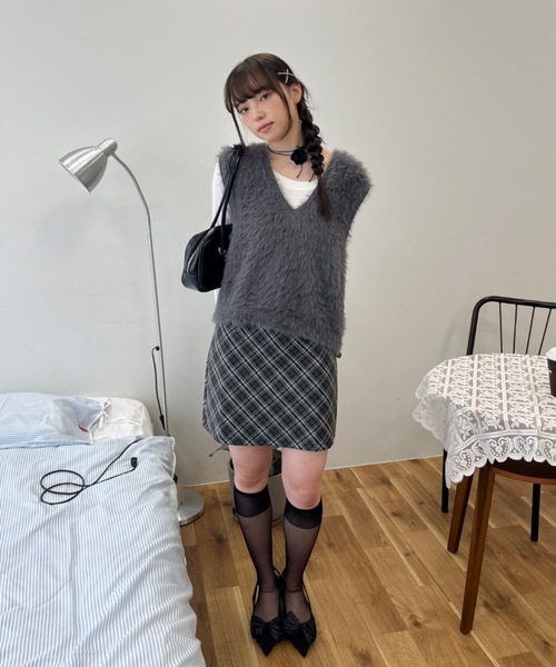 Birthday room（バースデイルーム）の「フェザーヤーンニットベスト / shaggy knit vest（ベスト・レディース・チャコールグレー/アイボリー・FREE）」の14枚目の写真