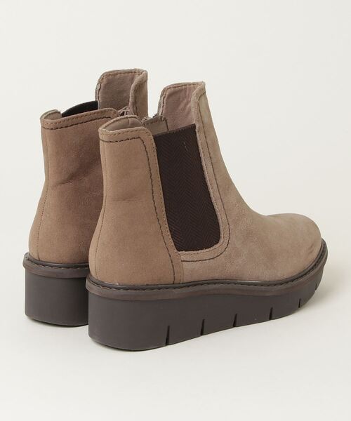 Clarks(クラークス)の「Airabell Move / エアラベルムーブ(ぺブルスエード)(ブーツ・レディース・ベージュ・UK3.5/UK4/UK4.5/UK5.5/UK6)」の2枚目の写真