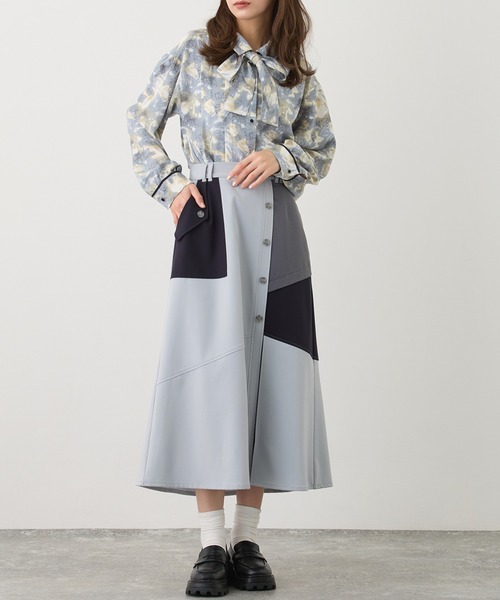 NICOLE CLUB(ニコル クラブ)の「ボウタイ付きアシンメトリー柄シャツ(シャツ/ブラウス・レディース・グリーン/グレー/ブルー・MEDIUM)」の17枚目の写真